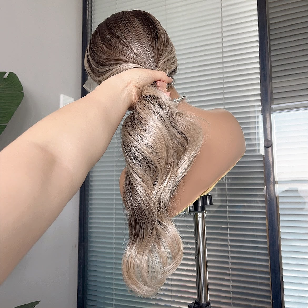 Everly in Frosted Mocha | 24" Loose Wave Ombre Lace Front Wig