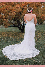 Load image into Gallery viewer, Casablanca Bridal Wedding Gown 1975