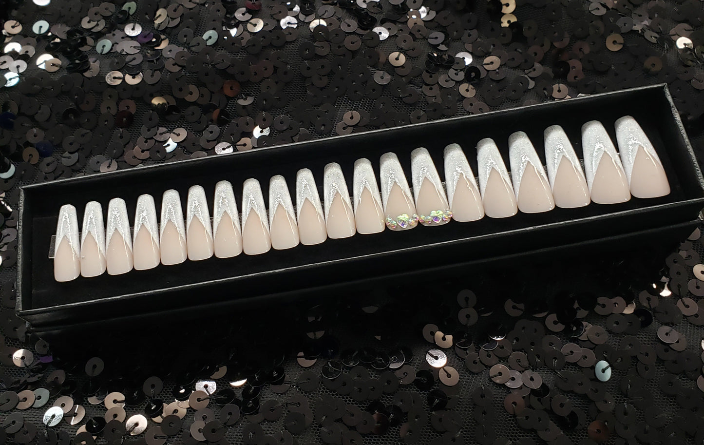 White Glamour Press On Nail Set