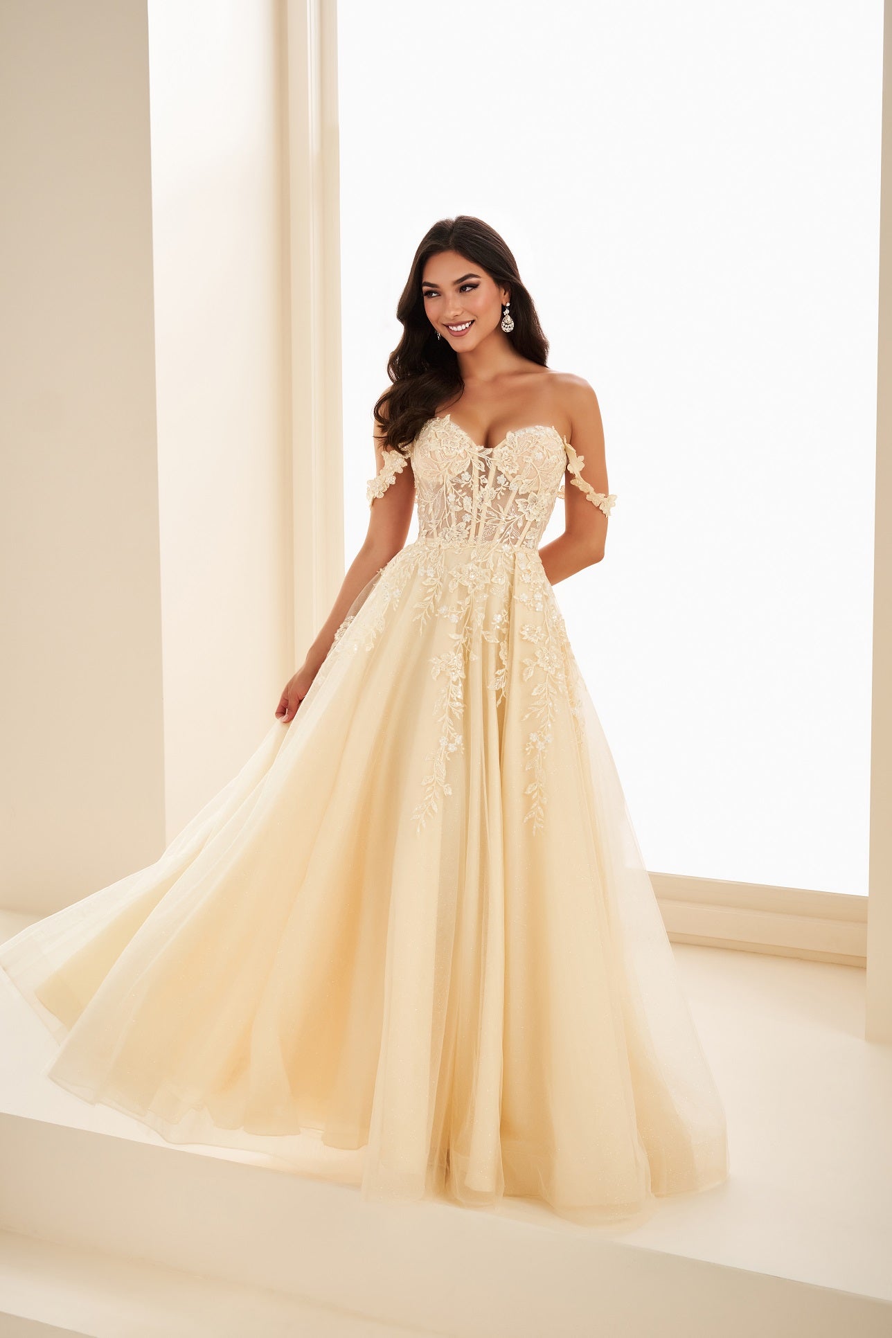 Ellie Wilde Gown EW35101