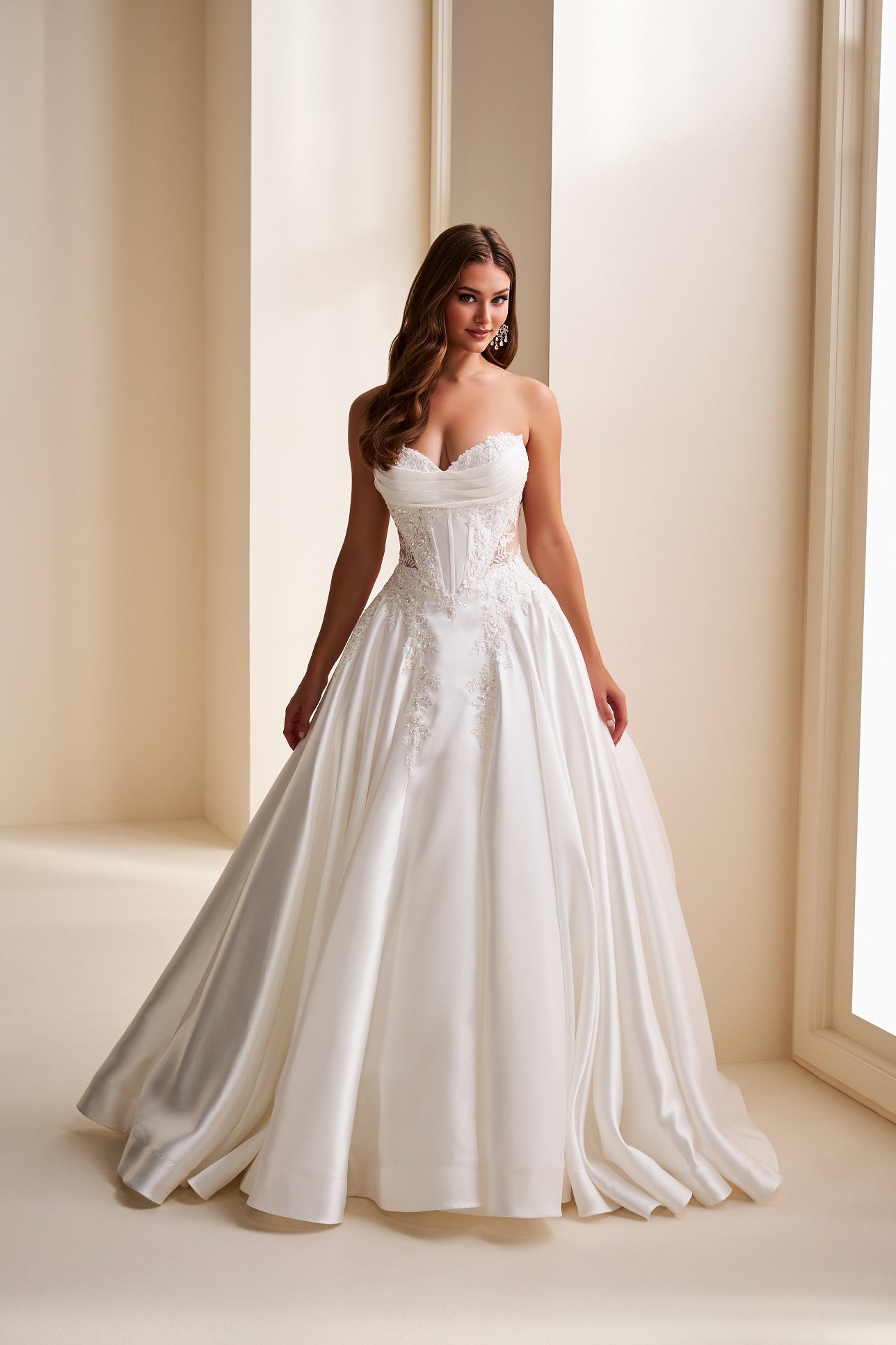Ellie Wilde Gown EW37082