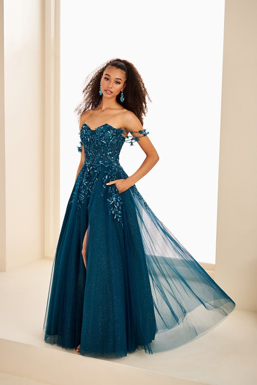 Ellie Wilde Gown EW37208