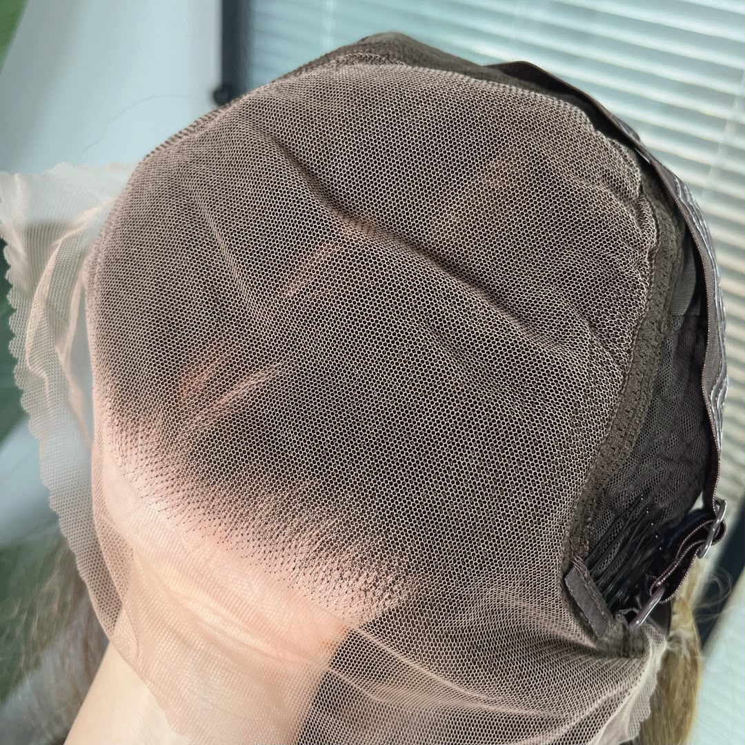 Miley in Hazelnut Glow | 26" Wavy Lace Front Wig
