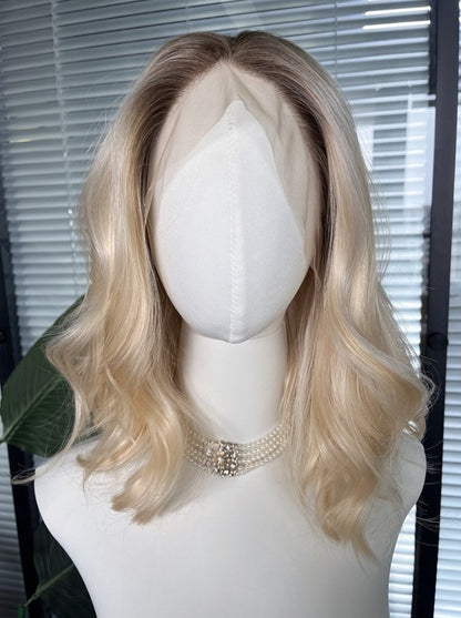 Oaklynn in Vanilla Cashmere | 16" Loose Curl Lace Front Wig