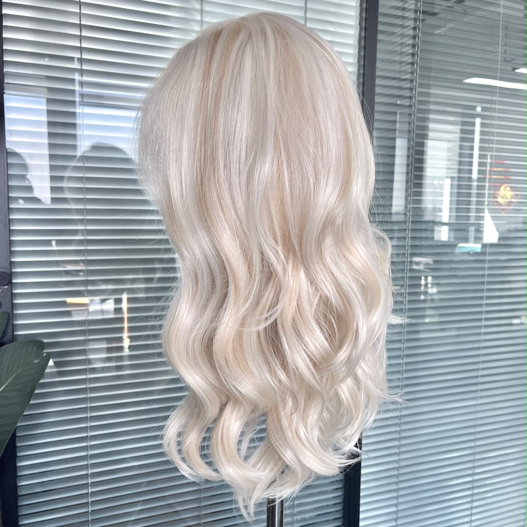 Bunny in Blonde Bombshell | 22" Loose Wave Lace Front Wig