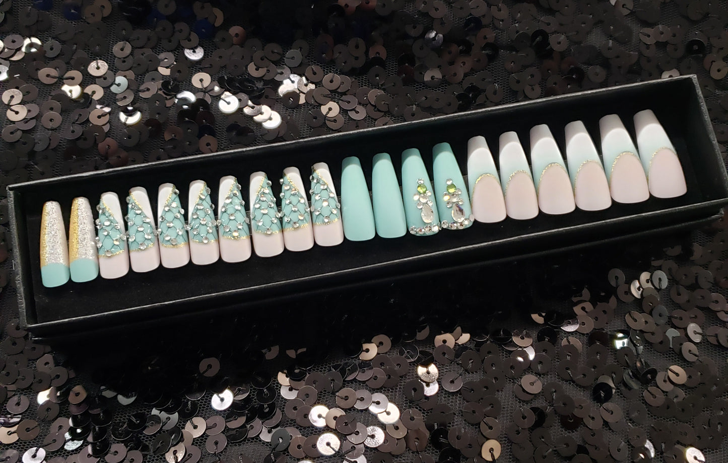 Taryn Press On Nail Set