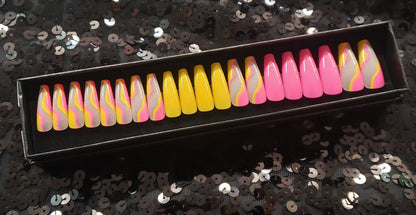 Groovy Press On Nail Set