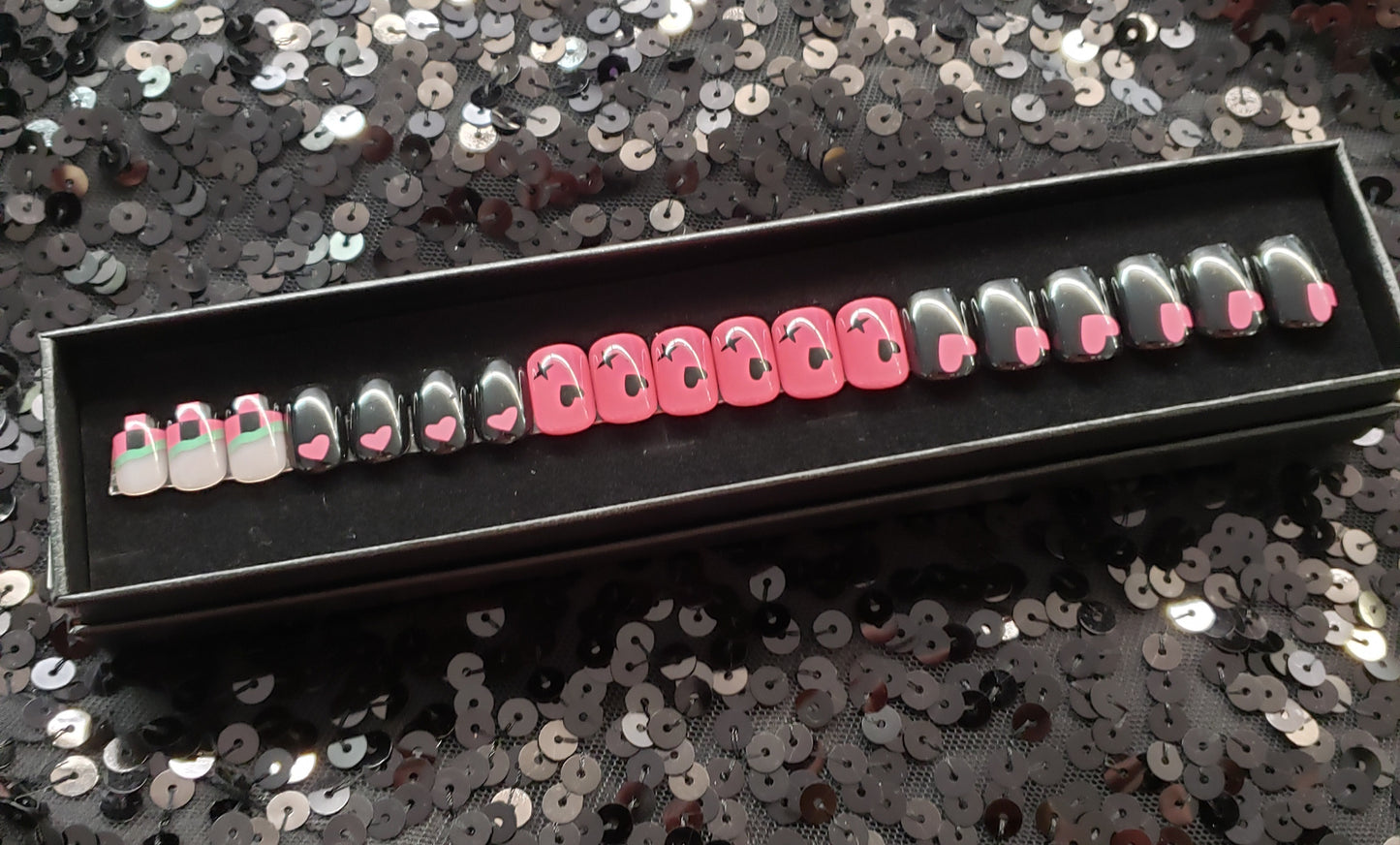 Suzie Press On Nail Set