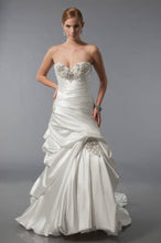 Load image into Gallery viewer, Alfred Sung Bridal Wedding Gown 6891