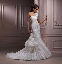 Load image into Gallery viewer, Maggie Sottero Wedding Gown J1467 Odelette