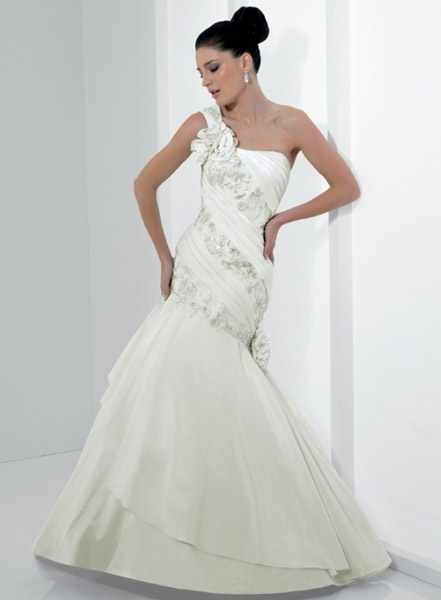Moonlight Bridal Wedding Gown J6141