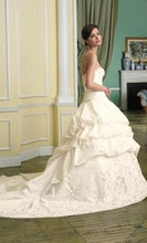 Load image into Gallery viewer, Sophia Tolli Wedding Gown Y2736